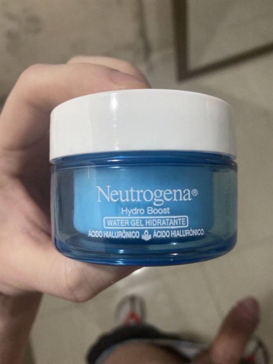namiindustrial's tweet photo. me compré esta crema y por ahora me está dejando la piel hermosa, recomiendo💙 https://t.co/IEcPpDTEyG