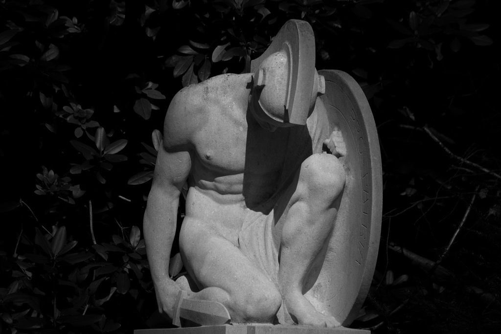 Escultura de Aquiles encontrada en el cementerio Ohlsdorf de Hamburgo.