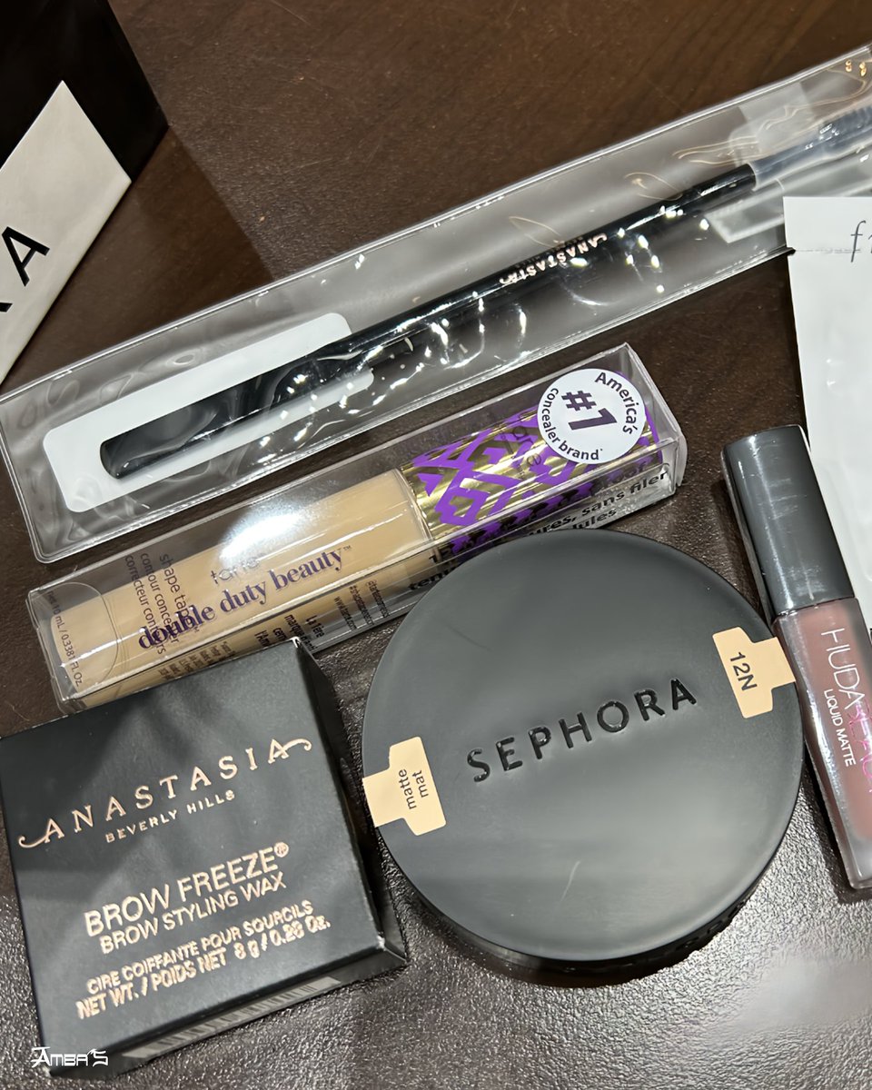 ambakawa's tweet photo. Emily Time 🖤 #deemily #delyziasan #DeEmilyFabriziaSancia #malaysia #sephora #KualaLumpur #girls #cewek #CewekSMA # https://t.co/PwBn1kOKZE