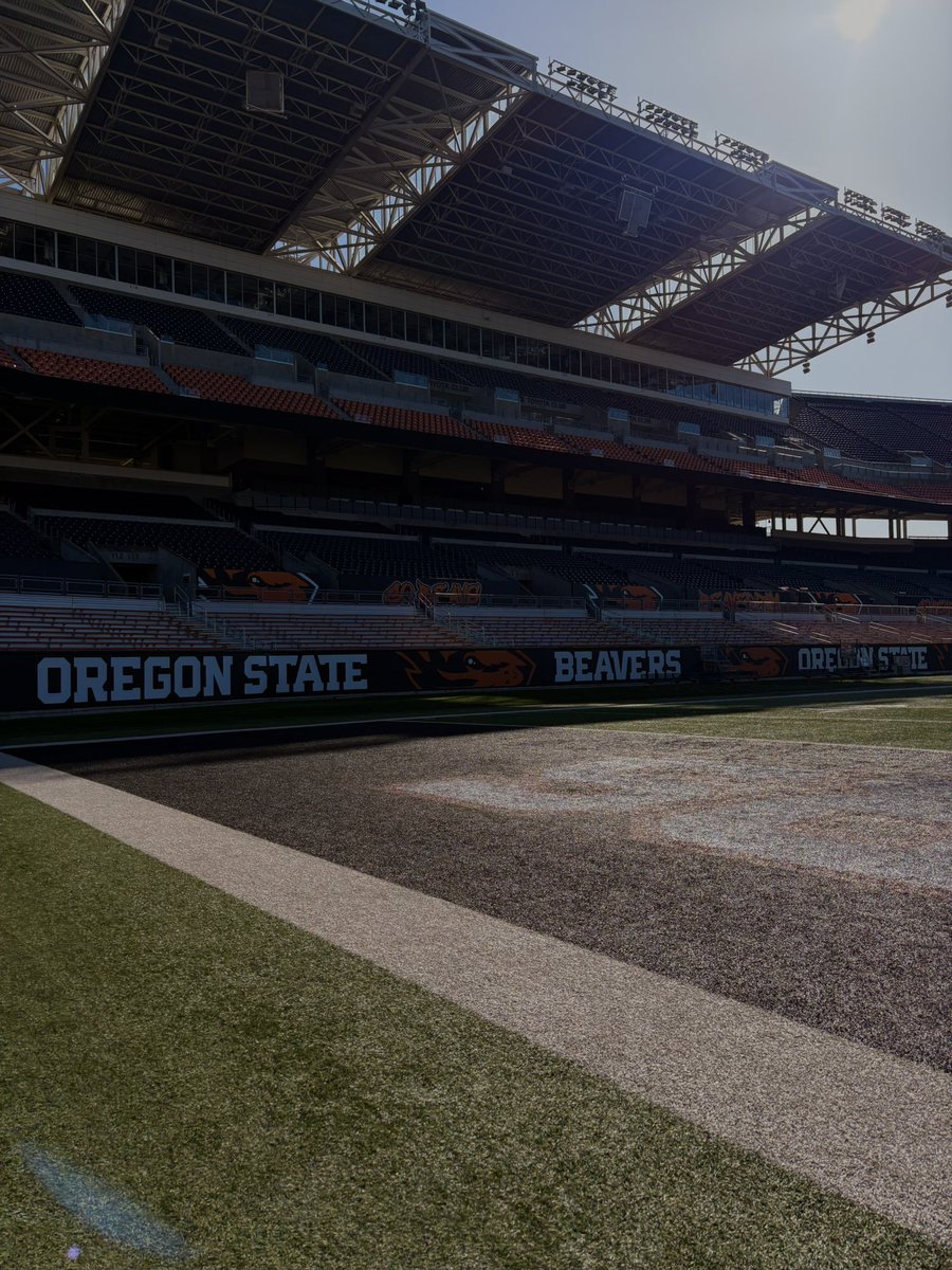 BSchmidt2026's tweet photo. Thank you so much to @BeaverFootball for having me out!! I had a great time talking with @coachmcriner and @CoachJChristian and seeing all of the facilities! I can’t wait to keep this process going!🟠🦫
@Coach_Bray @GametimeRC @SOAZFootball @JavierJMorales @CodyTCameron @MicaMountainFB @Riggo4456 @ZimmermannWyatt
