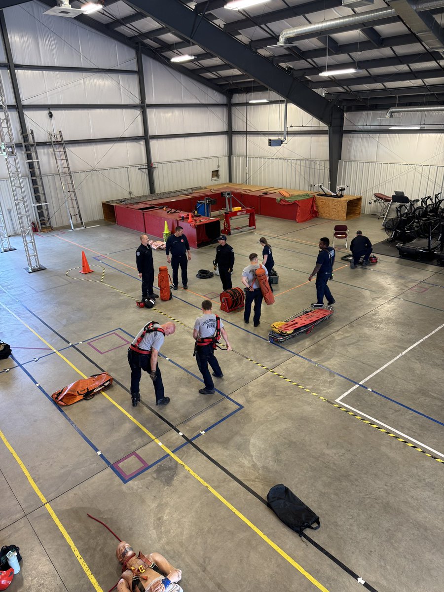 We’ve been putting our skills to the test this week with some Technical Rescue Team training. 

#TechRescue #TrainLikeYouRespond #RescueReady #SBFD