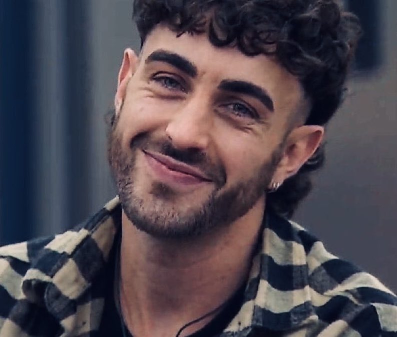 EN UN VERSUS QUIEN GANA? 

❤️ TATO

🔁 ULISES 

#GranHermano