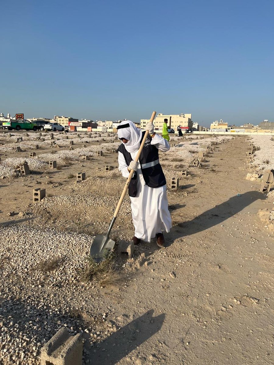 بحمدالله تعالى اختتمت اليوم مبادرة ترميم القبور بالمشاركة مع بلدية الخبر حيث استمرت المبادرة التطوعية ثلاثة أيام وشارك فيها ١٤٧ متطوع ، نسأل الله تعالى لهم الأجر والمثوبة .
#الخبر_الدمام