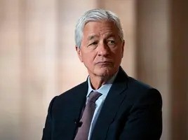 A looming recession and tariff turmoil could reshape the business landscape. Here's what 60 CEOs are predicting for the next 6 months. Are you prepared? 
Learn more: bit.ly/43Z0UVb
#Tariffs #RecessionWatch #MarketNews