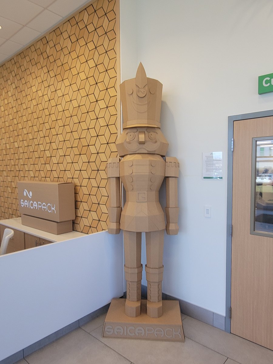 Saica_US's tweet image. The lobby at our Hamilton Saica Pack facility is decorated with sculptures made from corrugated packaging that were designed and constructed by our team. Our packaging solutions are just as custom and innovative.
#Innovation #PerformancePackaging #SaicaPack