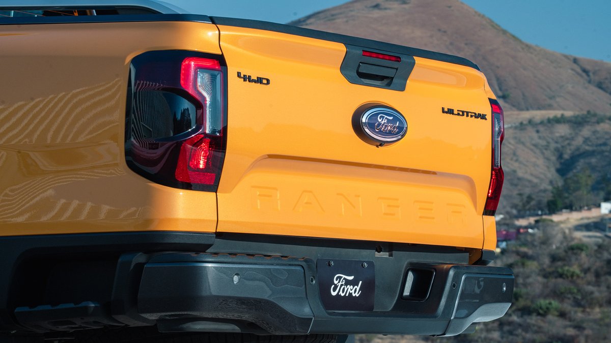 Con sus 6 Modos de Manejo nunca más tendrás caminos complicados, enfréntalos a bordo de #FordRanger #Wildtrak. spr.ly/60142TV7G