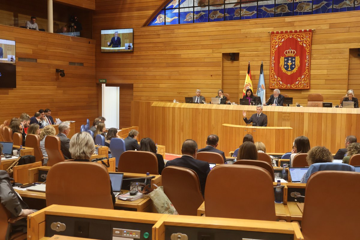 Par_Gal's tweet photo. 📌Réplica do presidente da Xunta @AlfonsoRuedaGal aos portavoces dos grupos parlamentarios
#DEAGalicia25 
Emisión en directo:
📽️https://t.co/1NUyvuZzrB https://t.co/CAxoEEIp09