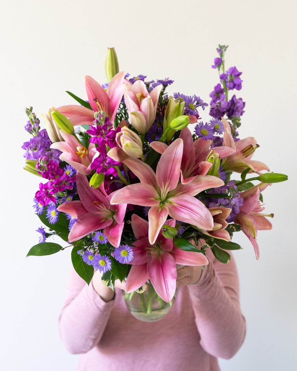 FlowersSend's tweet image. Love isn’t just about grand gestures. Sometimes, it’s a simple bouquet on a regular Tuesday that says, I’m thinking of you ❤️

#RomanticSurprises #LittleThingsMatter #FlowersForLove #SendFlowers