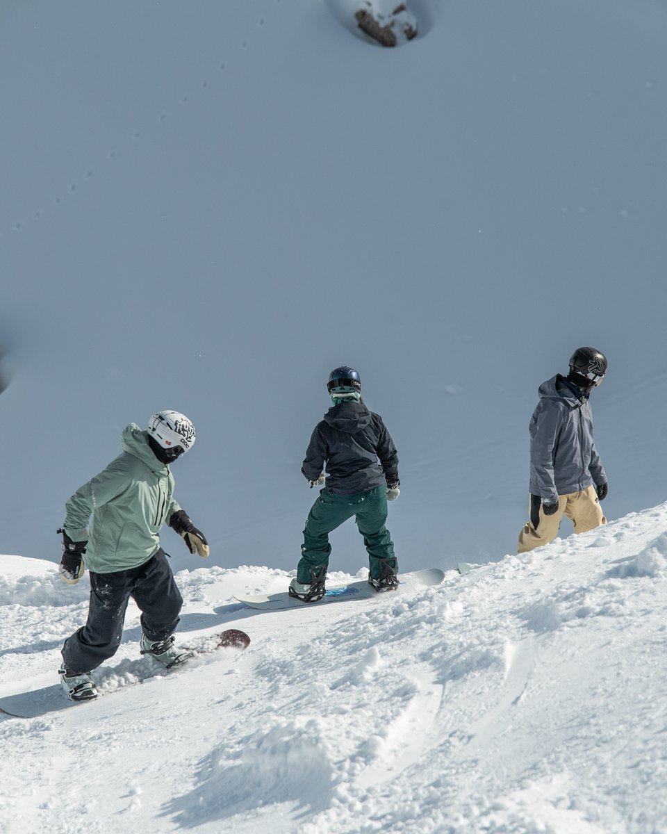 nonstopsnow's tweet photo. From @hase_on_the_hill's viewfinder with coach Marc and co.⁠
⁠
Level up, learn from the best pros, and meet an epic crew of new mates. Scope our instructor courses from 3-11 weeks for 25/26 via https://t.co/clr2dl5u4d. https://t.co/uhEuQcZhot
