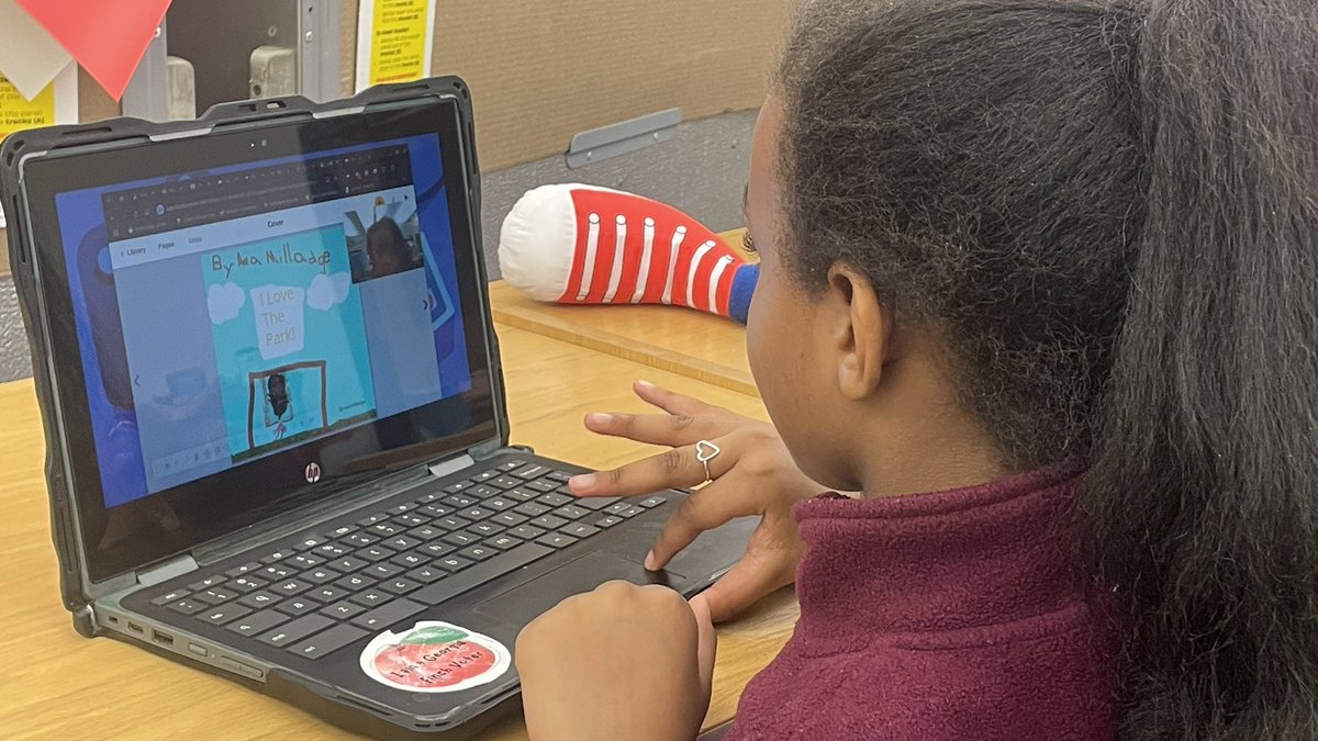 James Wilborn (@apsitjames) on Twitter photo Showing a student at <a href="/APSFinchEagles/">Finch ES</a> how to record herself reading her <a href="/BookCreatorApp/">Book Creator Team</a> book using <a href="/Screencastify/">Screencastify 🎬</a> <a href="/APSInstructTech/">APS IT Department</a> <a href="/DrTSpencer/">Dr. Tara (Cotton) Spencer</a> Showing a student at <a href="/APSFinchEagles/">Finch ES</a> how to record herself reading her <a href="/BookCreatorApp/">Book Creator Team</a> book using <a href="/Screencastify/">Screencastify 🎬</a> <a href="/APSInstructTech/">APS IT Department</a> <a href="/DrTSpencer/">Dr. Tara (Cotton) Spencer</a>