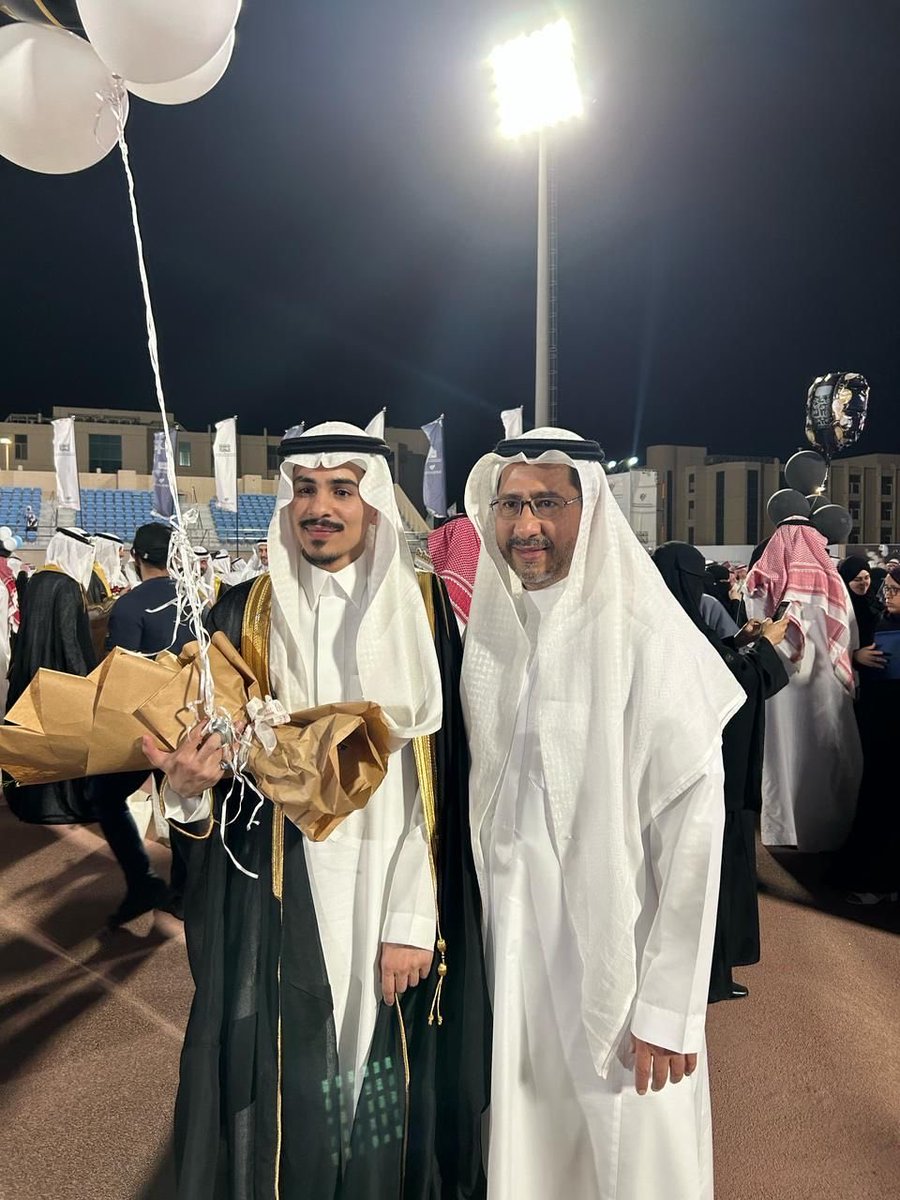 loay56202's tweet photo. بحمد الله وبفضل الله تخرج الابن رياض  من جامعة الامام عبدالرحمن بن فيصل … الف الف مبروك ابني الغالي على التخرج واتمنى لك مستقبلاً مليئاً بالنجاح والتوفيق. أسأل الله عز وجل ان يوفقه واخوانه لخدمة دينه ووطنه. https://t.co/JIQL46TYNk