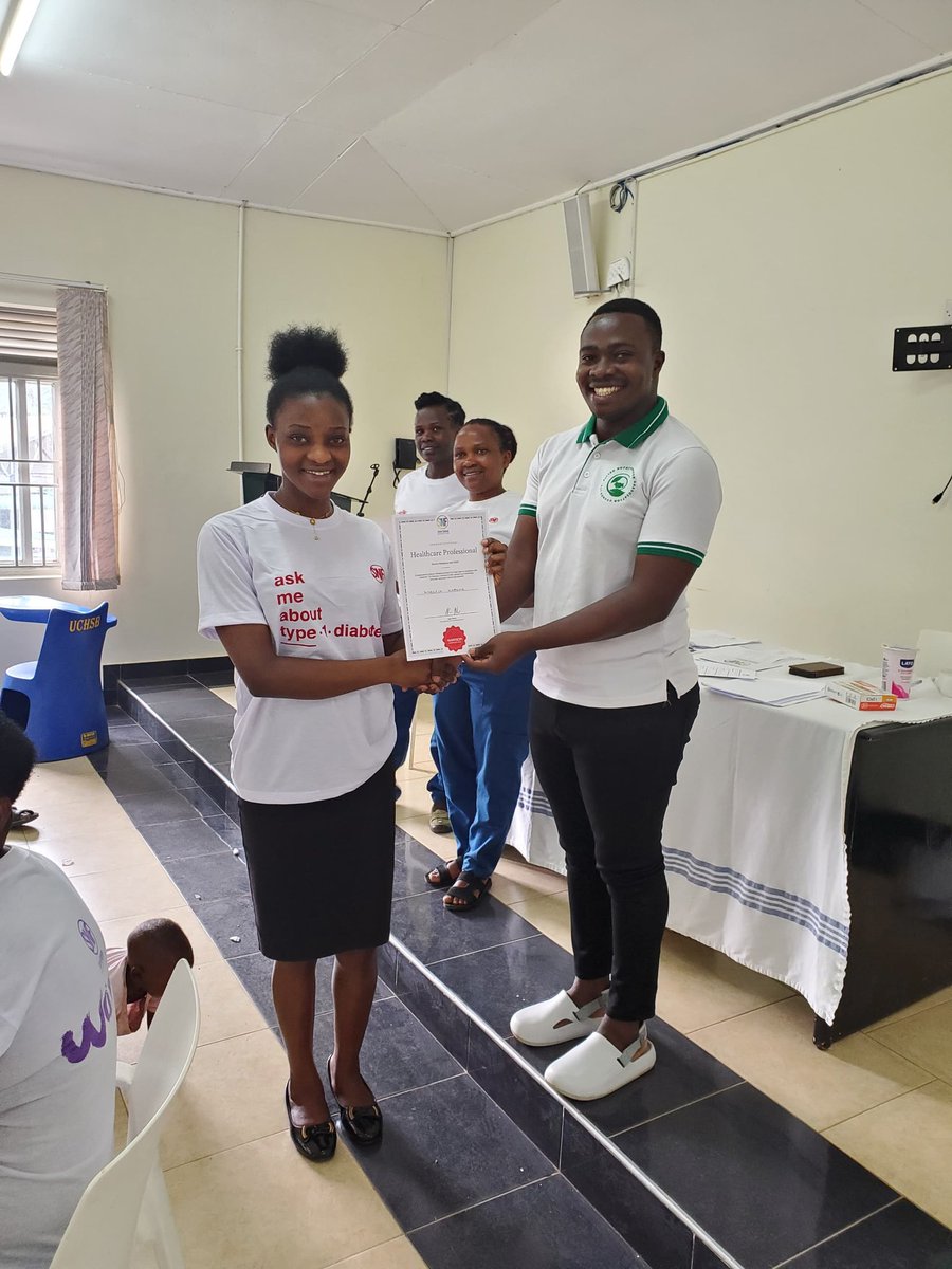 NutritionistKD's tweet photo. I was honored to handover certificates of participation to #Type1DM patients who showed up for the training,  @Bwindihospital .

We emphasised the need for #SelfCare & #NutritionPractises that are essential for longevity and reducing the rate of early death / complications. 

We thank the @SoniaNabetaFDN for this initiative and the support towards the #Type1DM in the country. 

As a Nutritionist,  I am so happy to always dispense current information and better living practices for persons with #NCDs.

@MinofHealthUG @eancdalliance @nihr_ghrc_ncdec @Equsat_Ug @UncdaUg @EngEddieMo_Ug @Ahumuza__Ian @DrOtileUg @timmieyRD @Quinaminoo @drkasenene @UPMB_Uganda @KipoliQuin1UG @DianaAtwine @BillclintonNuwe @ennysEdgar @albertKatruGuma