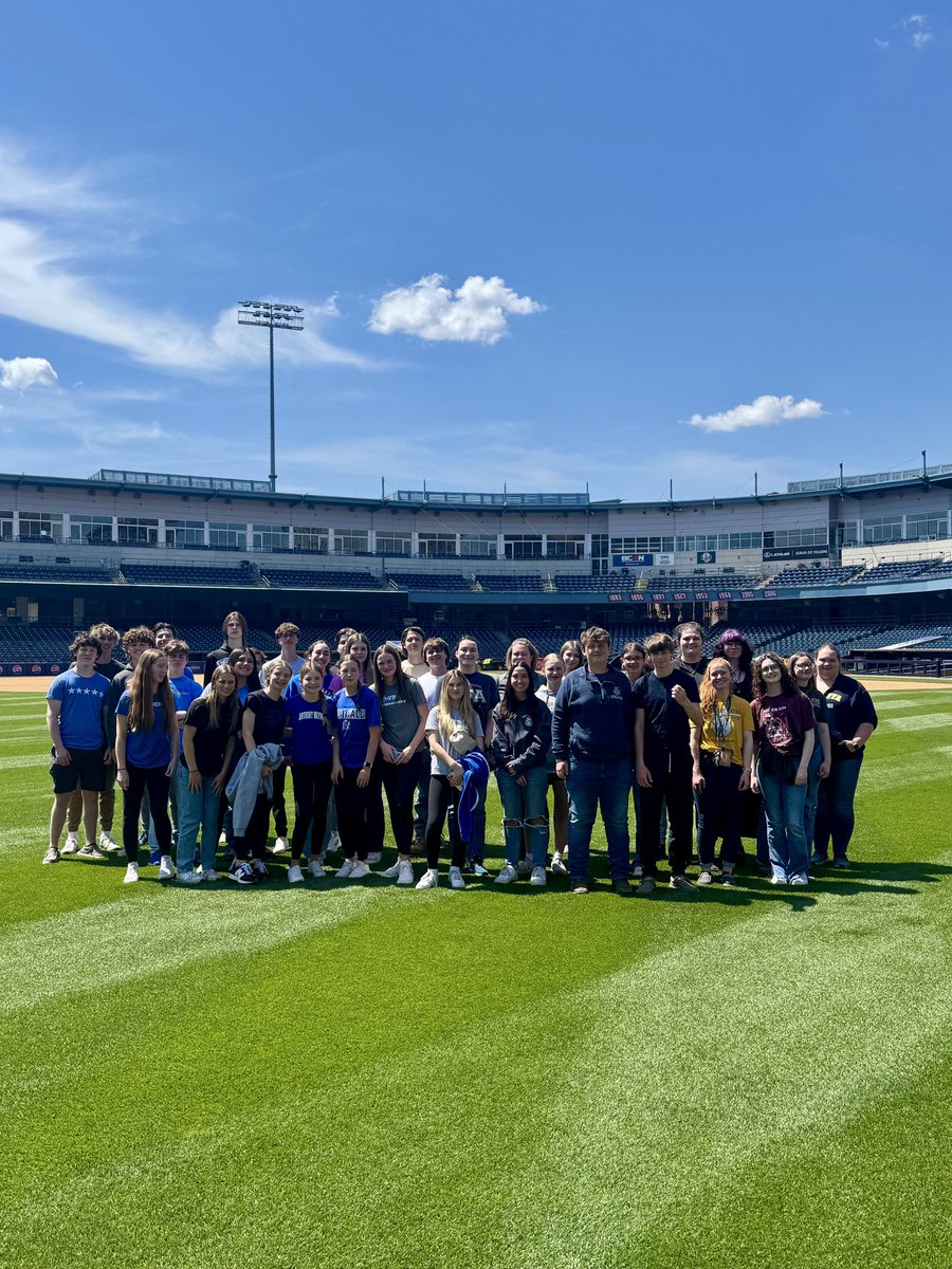 anthonywayneffa's tweet photo. FFA members spent the day touring around the area for the “Ag in the 419” field trip. Stops included Weimer Farms, Oak Opening Metropark, Bracy Gold Ranch, &amp; Fifth Third Field. It was fun to see the variety of agriculture in the “419” on this beautiful day ☀️ https://t.co/w2BlTPsQ68