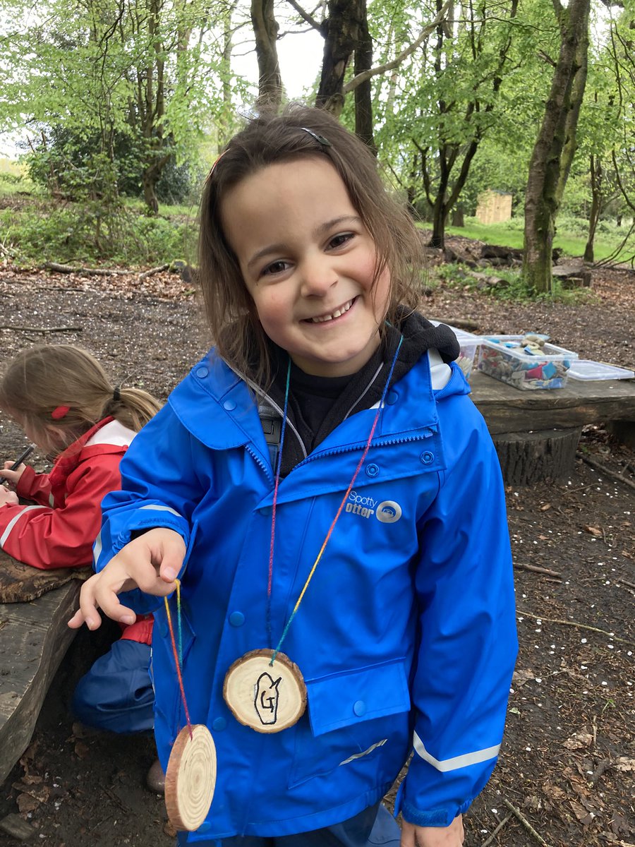 PipersForestSch's tweet image. Year 1 put their sawing skills to good use today. The wood slices that they cut were made into colourful necklaces! 🪚🪵💪🏼
#toolskills #KS1 #naturecraft #piperspreprep