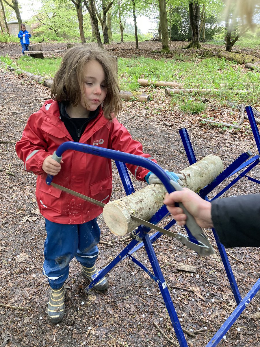 PipersForestSch's tweet image. Year 1 put their sawing skills to good use today. The wood slices that they cut were made into colourful necklaces! 🪚🪵💪🏼
#toolskills #KS1 #naturecraft #piperspreprep