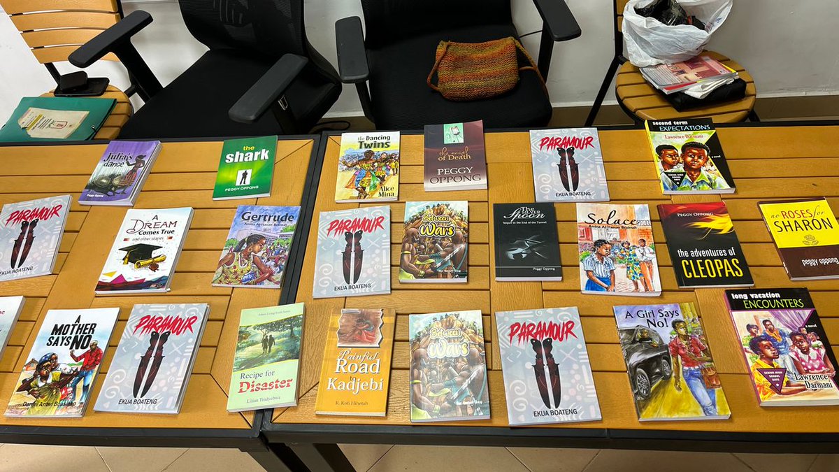 Harley__Rainbow's tweet image. A few days ago, I felt the urge to give.
Not for profit, but purpose.

Today, on #WorldBookDay, I’m grateful I got to share copies of my book, Paramour, with young readers.

May this book be a quiet friend on their journey of becoming.
#EkuaBoateng #Paramour #GhanaReads