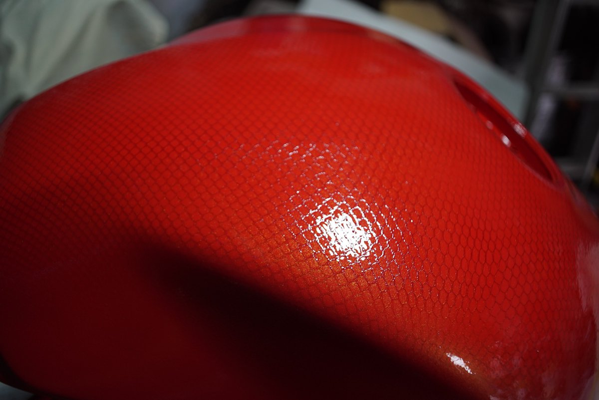 CarsCpr's tweet photo. FOUR coats of clear to bury the scales..
and not done yet!! https://t.co/K9U3Wx3jXq
