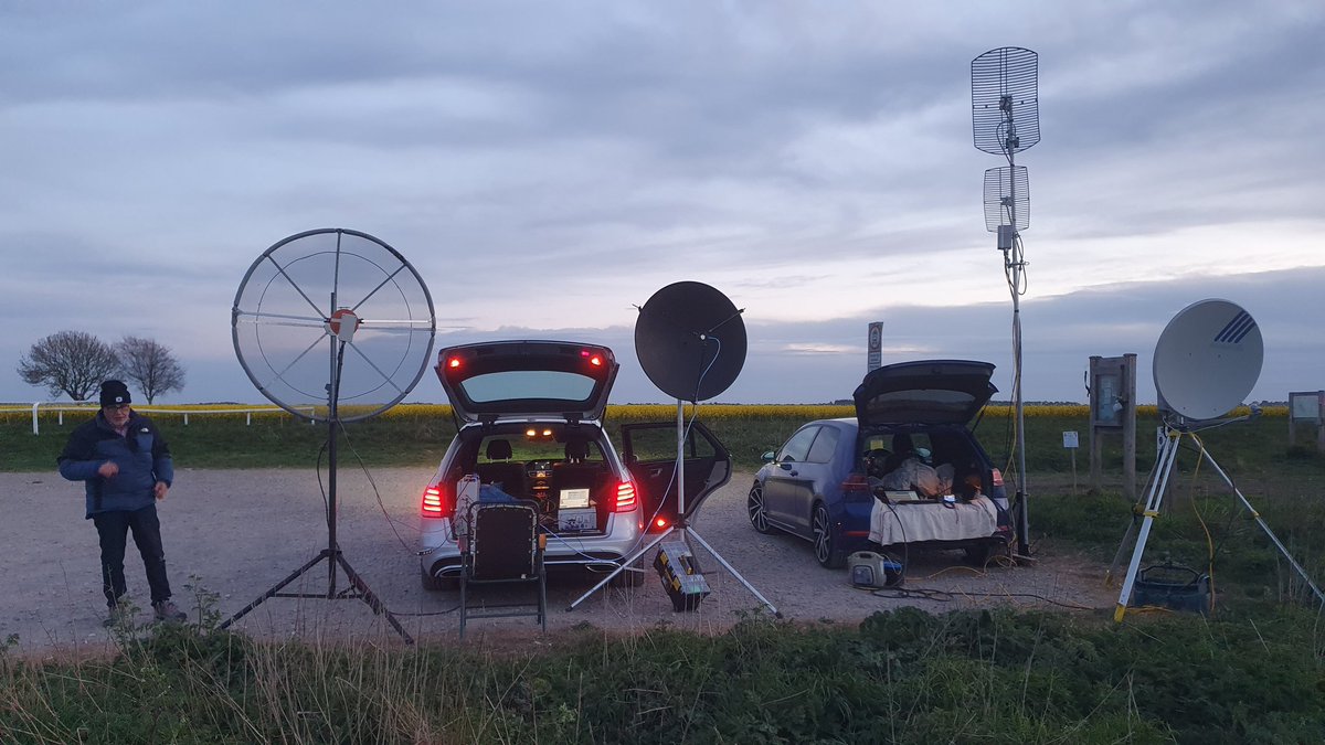 g1dfl_pete's tweet photo. Fun to be back at Chilton, South Oxfordshire for April #RSGB #SHF #UKAC Much better scores despite poor band conditions. 17 QSO's #13cm, 2 #6cm and 8 #3cm with a new 85cm offset dish. Co-sited with Rob M0FXX/P with his 13cm/3cm on the left and my kit to the right! #GHz_Bands https://t.co/0JkA5fD5rW