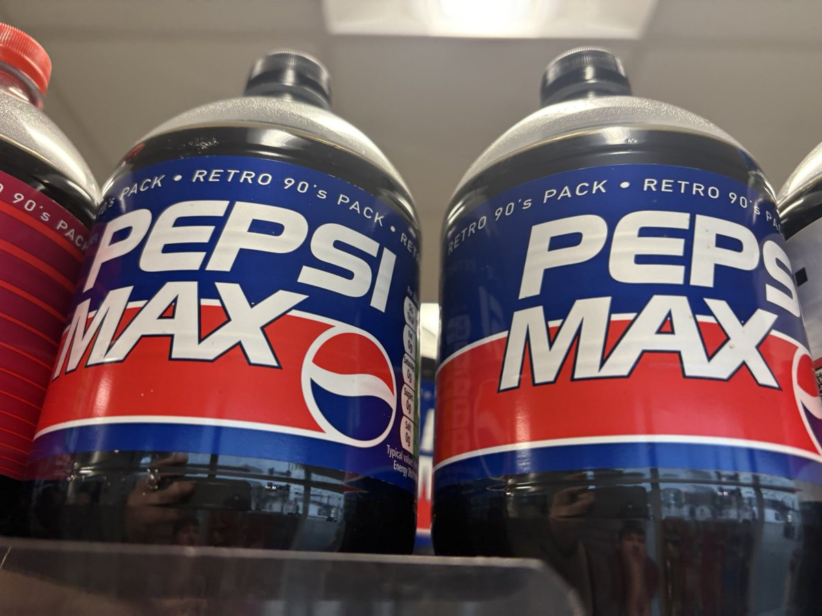 zachariahassler's tweet photo. Love the retro pop in Tesco #tesco #retro #pepsi #pepsimax #7up #tango #90s #clubcard #drinks #tescoclubcard https://t.co/ye1r1Zgb3y