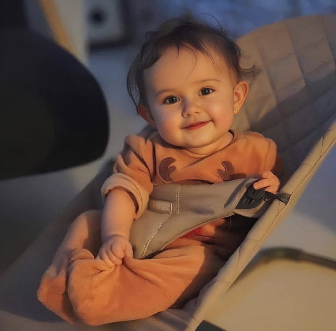 ادفع نص ثروتي للي يجيب لي اسم بنت

 بحرف (ق) غير قمر !؟🤔😂