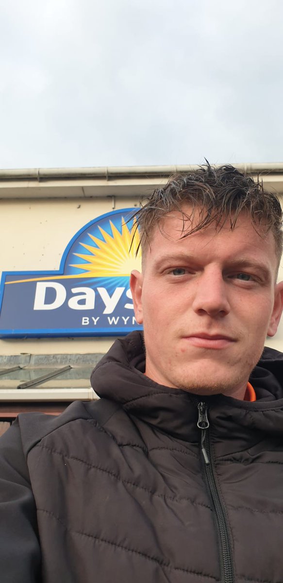 127 miles down, 93 to go for our man!!!

Come on Scott!!

For anyone wanting to support, he'll make it to the bridge at Hillsborough for 2pm on Saturday, and below find his JustGiving! All in aid of <a href="/MindCharity/">Mind</a> 

justgiving.com/page/scott-wil…

#swfc #ArmedForcesOwls