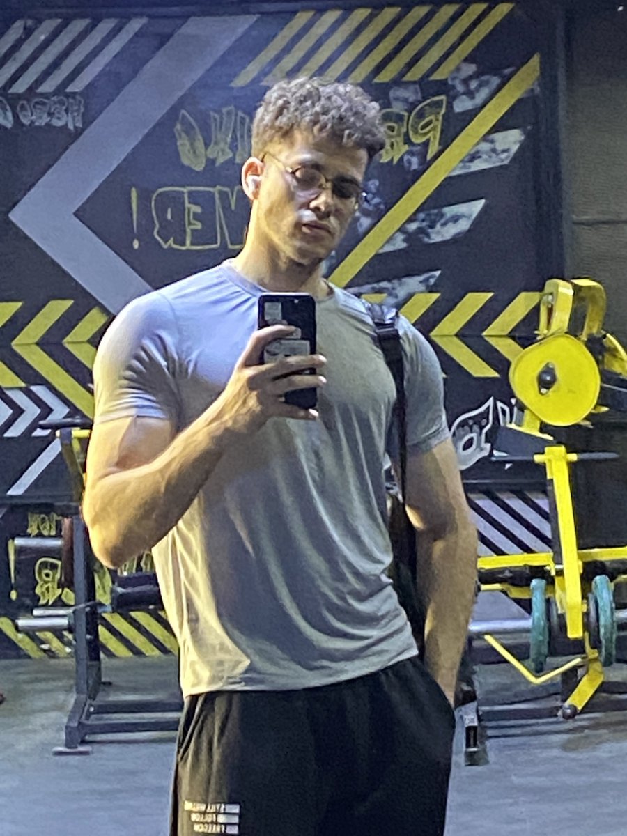 MahmoudAlive's tweet photo. same shirt, new gains. https://t.co/5z9gJZF0Kd