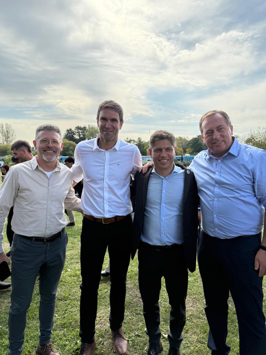 GerardoVaquer's tweet photo. Acompañamos a @Kicillofok en el reclamo por 500 días sin obra pública nacional: hospitales paralizados, escuelas en mal estado y rutas peligrosas. #Mendoza necesita inversión social urgente. Otra Argentina es posible. https://t.co/KImJSfAoG5