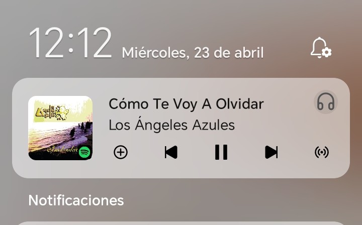 Jaja puse un playlist que se llama "diseñando en la Office" estaba escuchando a Gorillaz, luego a Metallica y derrepente.... 🤣🤣