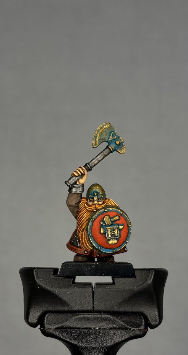 sinister_minis's tweet photo. Haven’t posted any painting on here in a while - recently finished a unit of Dwarfs from the days of Warhammer Fantasy battle for Salute 
Definitely need to paint some of the new Dwarfen mountain holds characters now! 
@warhammer https://t.co/iz70JSqwke