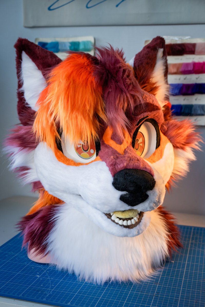 HybridLFursuits's tweet image. A new fox joins the family today! Say hello to Kaï !
Thanks to @prerayd !
#fursuit #fursuitmaker