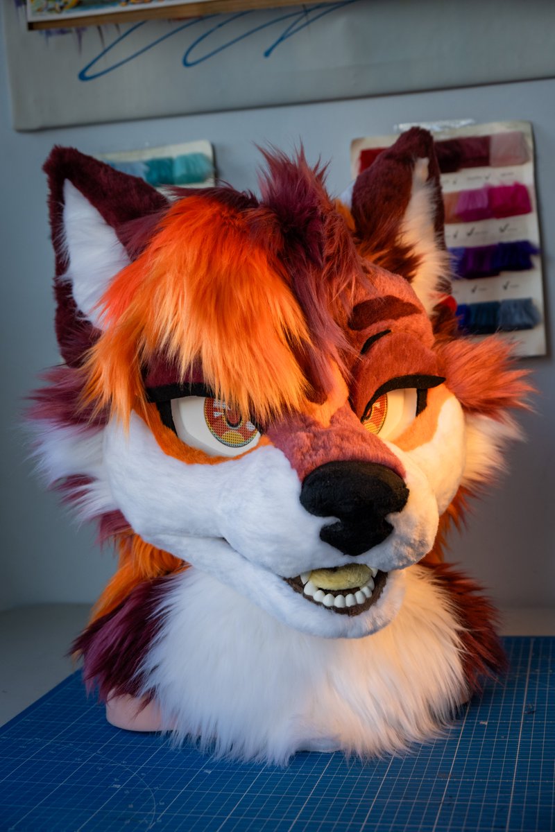 HybridLFursuits's tweet image. A new fox joins the family today! Say hello to Kaï !
Thanks to @prerayd !
#fursuit #fursuitmaker