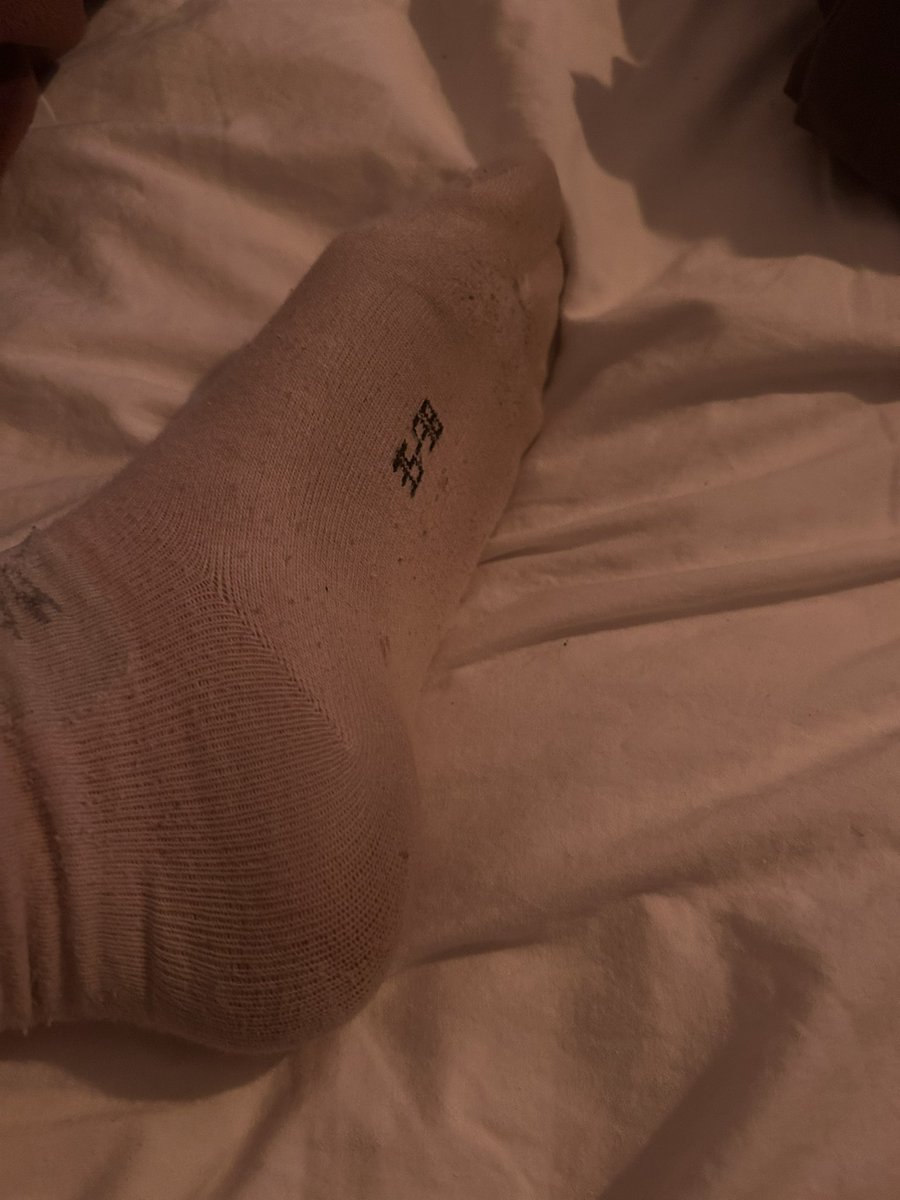 Wer will meine gebrauchten Socken im Mund haben?😂 #socken #socks #gebrauchtesocken #findomswiss #findomgerman #findom #zahlsklaven #sklave #herrin #göttin