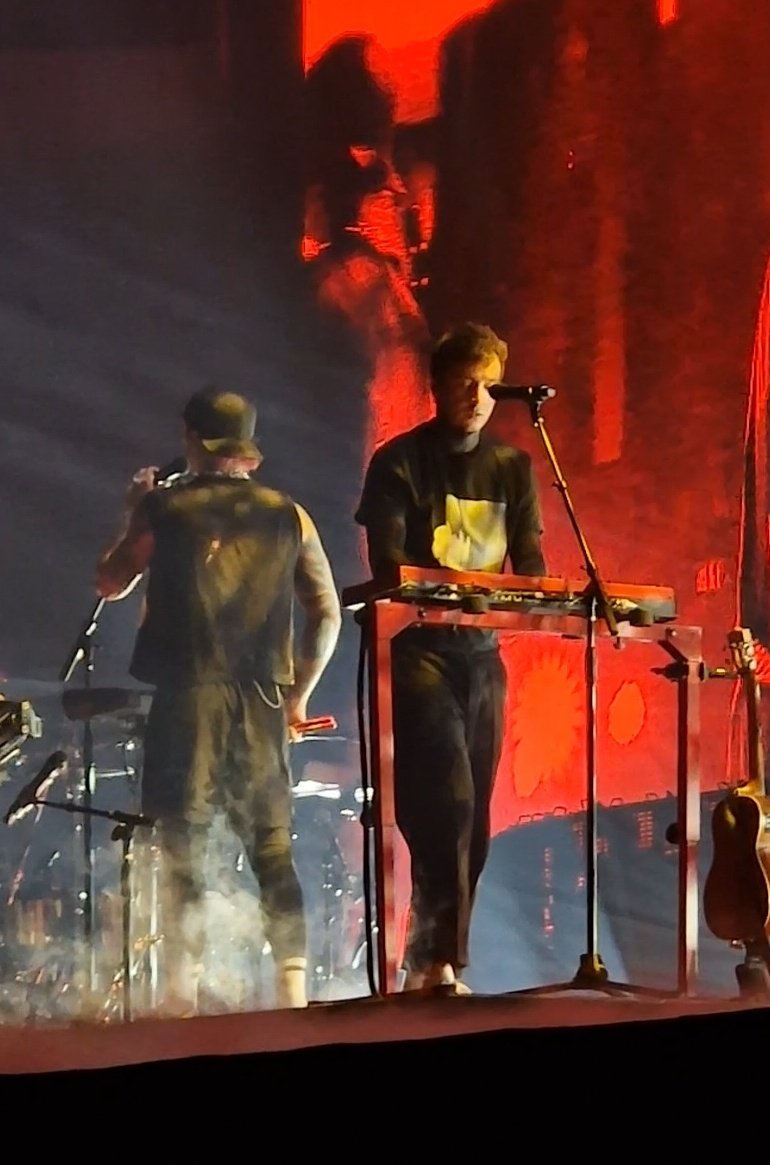 Ivlytate's tweet image. Clancy tour its over for me
I experienced the best two nights of my life, I feel the luckiest person in the whole world
See you next time @twentyonepilots , thank you for saving me |-/