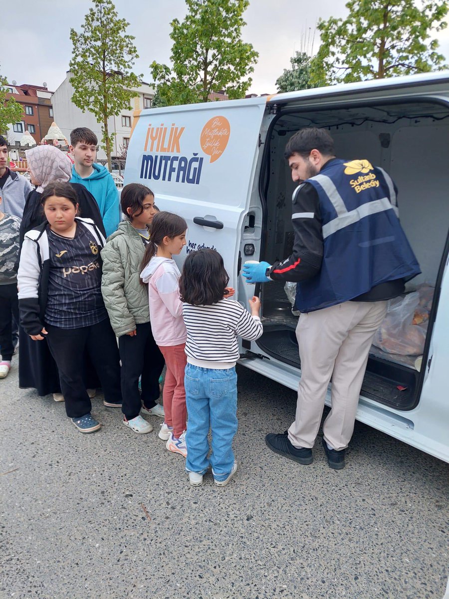 alitombastr's tweet photo. Mobil ikram araçlarımızla sahada hizmetinizdeyiz. https://t.co/gloyGueLLY