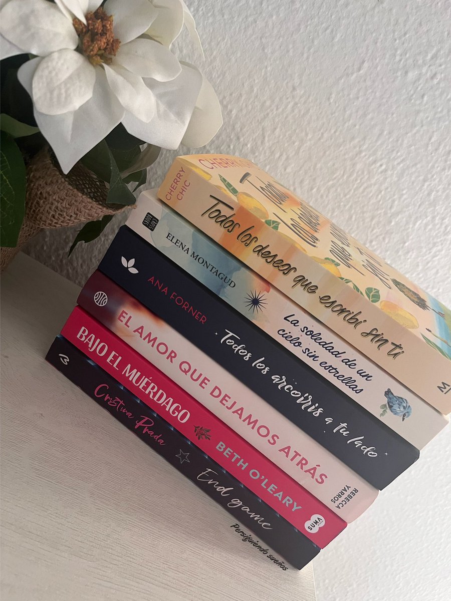 persigu_suenos's tweet photo. ¡Feliz Día del Libro, soñadores! 📖🌹
Como leí alguna vez: “Un libro es un cofre lleno de tesoros esperando ser descubiertos”.
¿Cuántos habéis descubierto el día de hoy? Larga vida a los libros. 🥰❤️ https://t.co/G9VyeSC8Df
