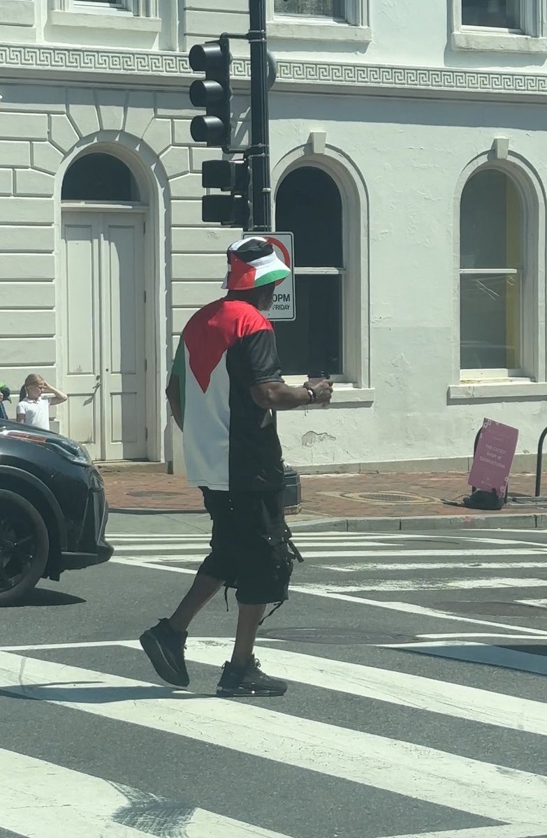 Spotted a man in DC wearing this Palestine fit today🔥🇵🇸