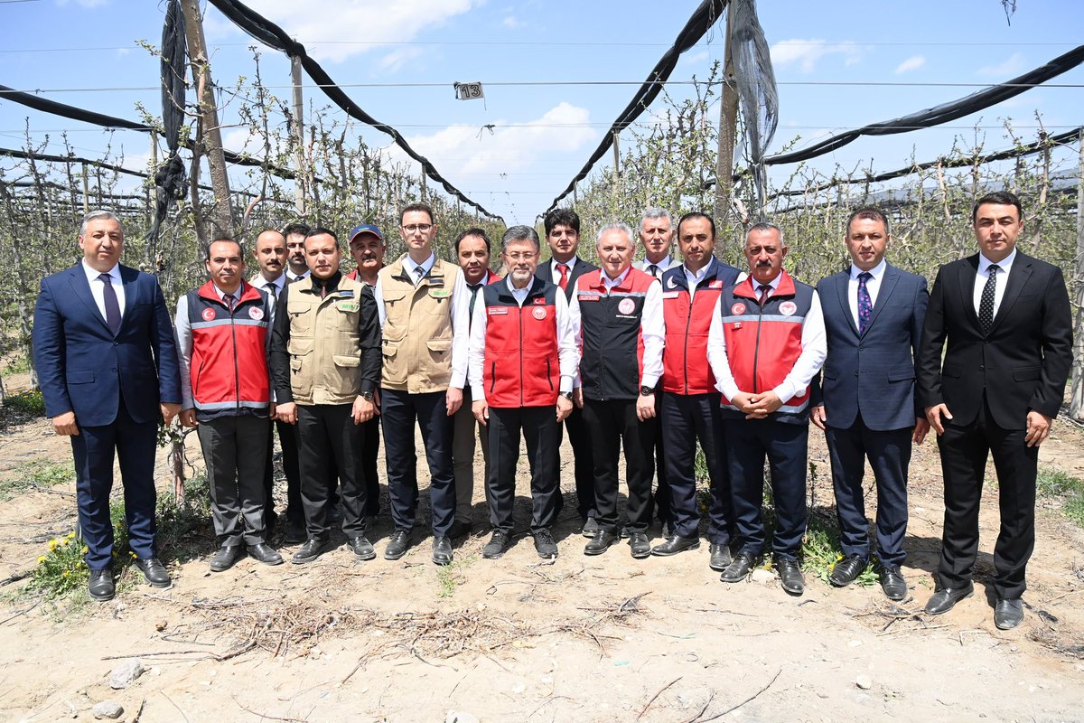 📍NİĞDE
Zirai don nedeniyle etkilenen alanlarda Bakanımız Sayın <a href="/ibrahimyumakli/">İbrahim Yumaklı</a> ile saha ziyaretlerine devam ediyoruz.

Sigortası olmayan ancak ÇKS’ye kayıtlı üreticilerimizin, 16 meyvede yaptıkları harcamaları hasarı oranında karşılamak için hasar tespit çalışmaları devam ediyor