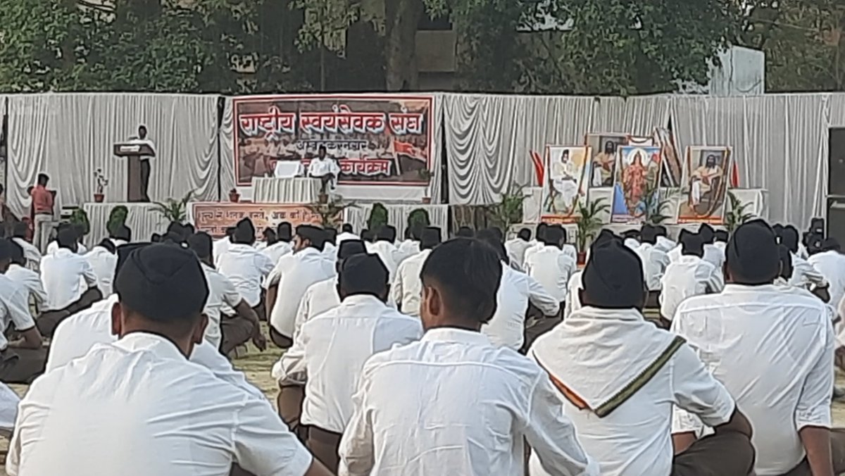 RameshGupta0252's tweet photo. राष्ट्रीय स्वयसेवक संघ अम्बेडकर नगर पथ संचलन कार्यक्रम में सहभागी हुआ https://t.co/7w1dxcZjou