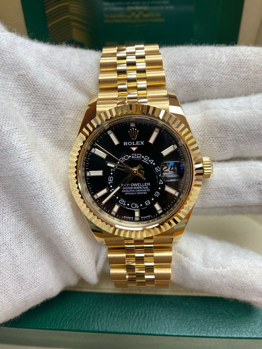 The Luxury Watch Guy tweet media
