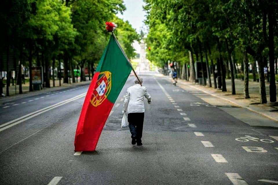 enquanto houver um português a não o deixar cair no esquecimento..

..o #25abril jamais poderá ser cancelado. Jamais.