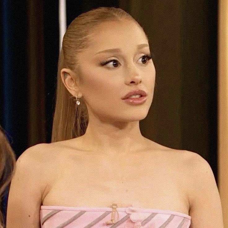 rileysobvious's tweet photo. ariana in this interview ♡ https://t.co/hnZtU7nFsU