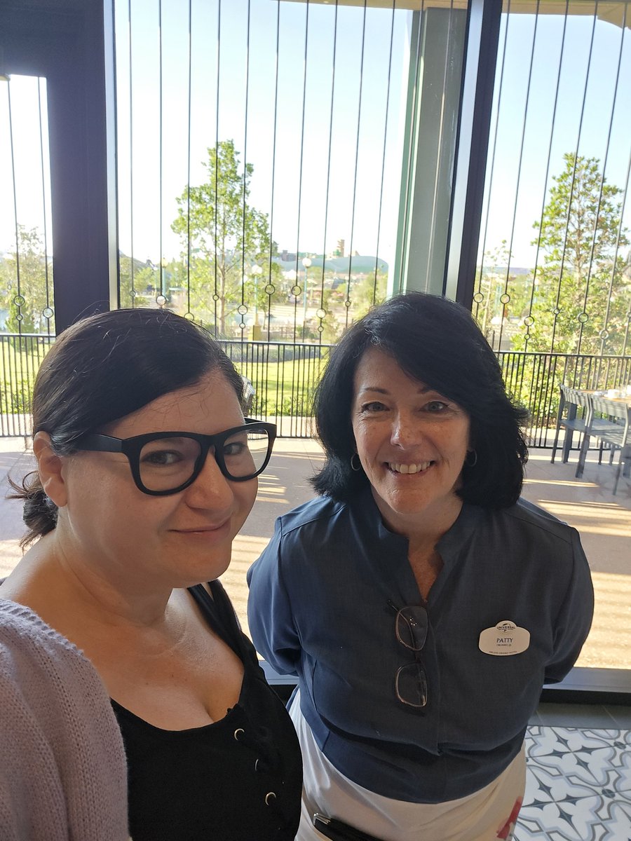 #uofistbump to Patty at Flora Taverna! Wonderful way to start off my first Epic Universe adventure by having breakfast with such a warm welcome.
