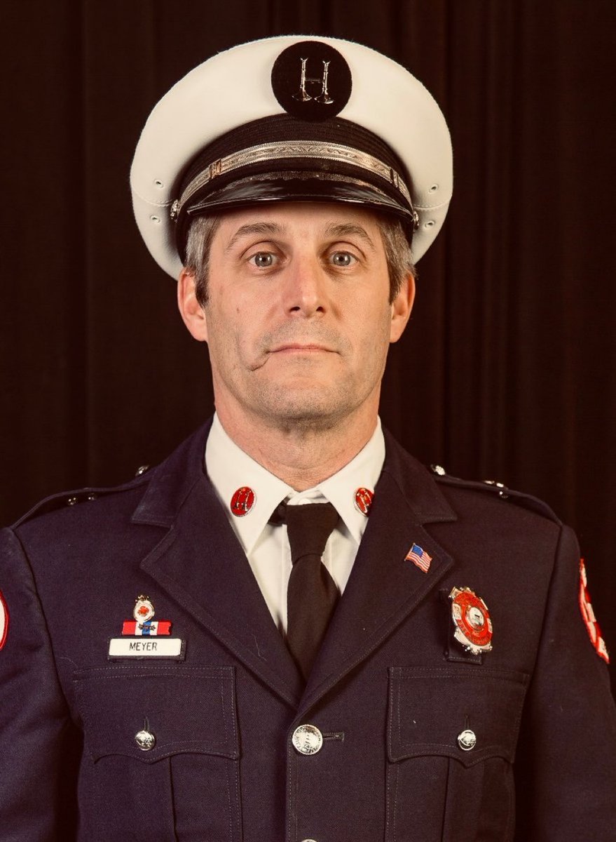 AldermanTabares's tweet photo. CFD Captain David Meyer served our city for 28 years, responding to calls, battling fires, and saving lives. Today he lost his life in service to our city. May we pray for his family and lift up his fellow firefighters who continue to answer the call. https://t.co/KohnCtJ6qc