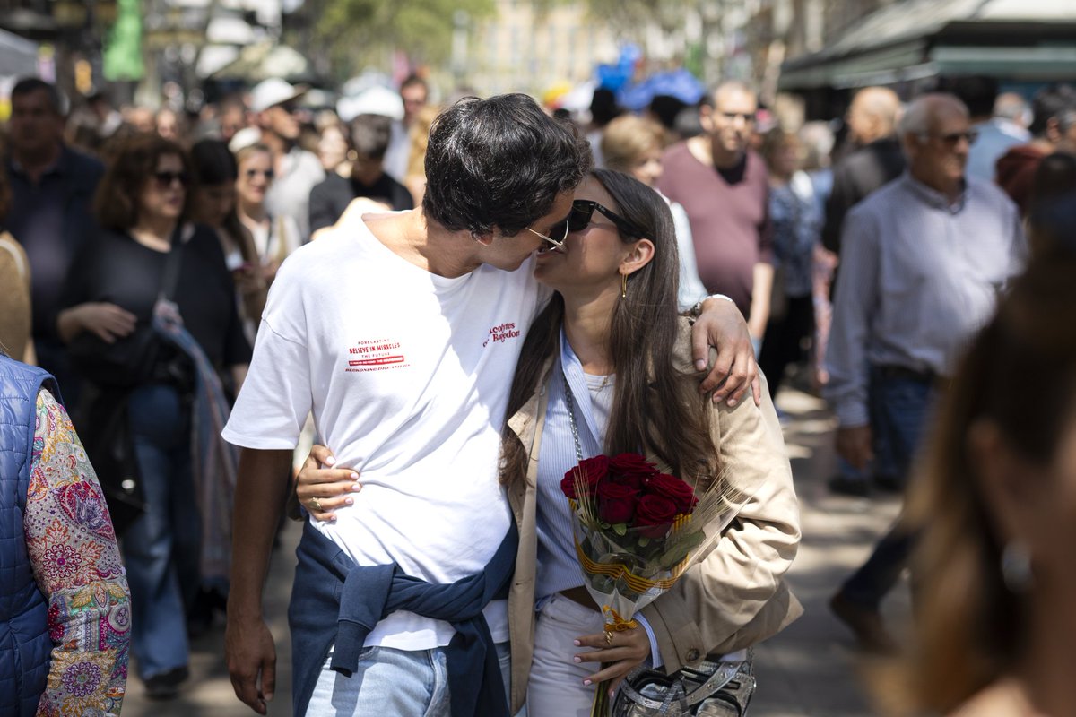 Una escapada ràpida per La Rambla en el millor dia de l'any 🌹📖 #SantJordi2025
