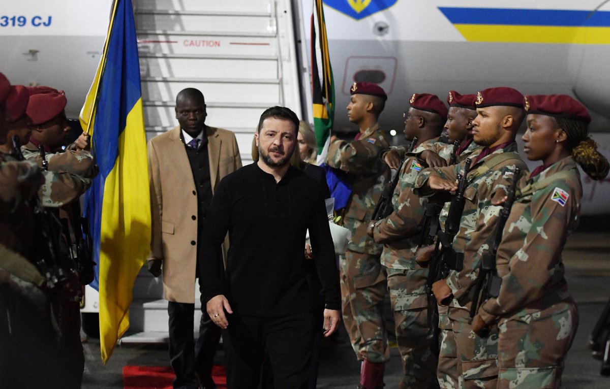 Sophie_Mokoena's tweet image. The President of Ukraine ⁦@ZelenskyyUa⁩ has arrived in South Africa. #GCIS #sabcnews