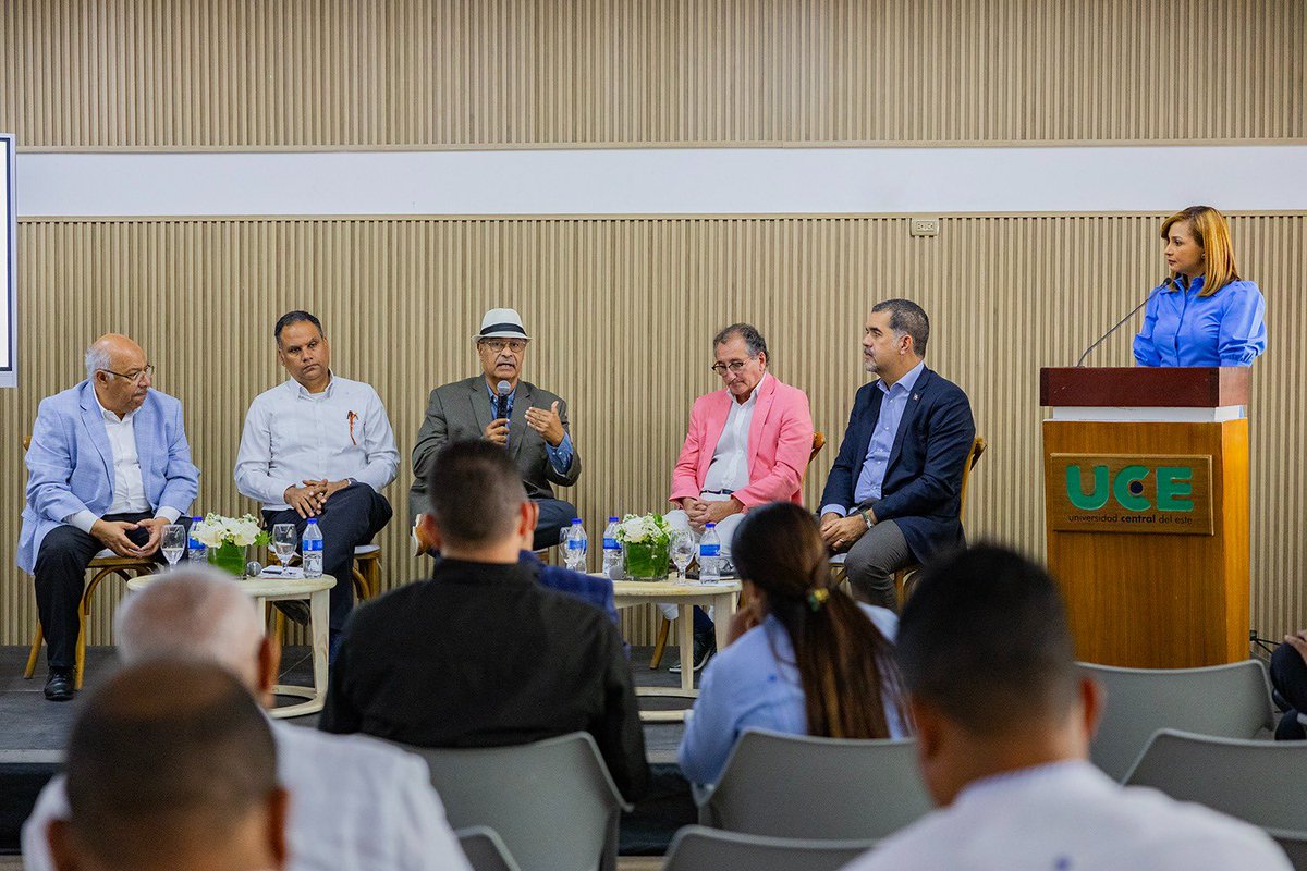 La Universidad Central del Este presentó oficialmente su Centro UCE para la Gobernanza y el Desarrollo Local, un espacio académico destinado a fortalecer la gestión pública y aportar soluciones innovadoras para los desafíos de los territorios. 🏛️