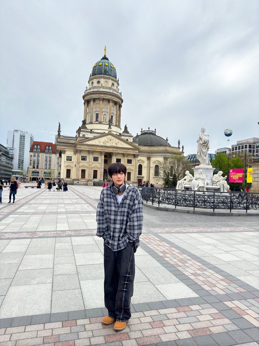 [#진수]
Bis bald, Berlin!🇩🇪🩶

#루네이트 #LUN8 #Jinsu
