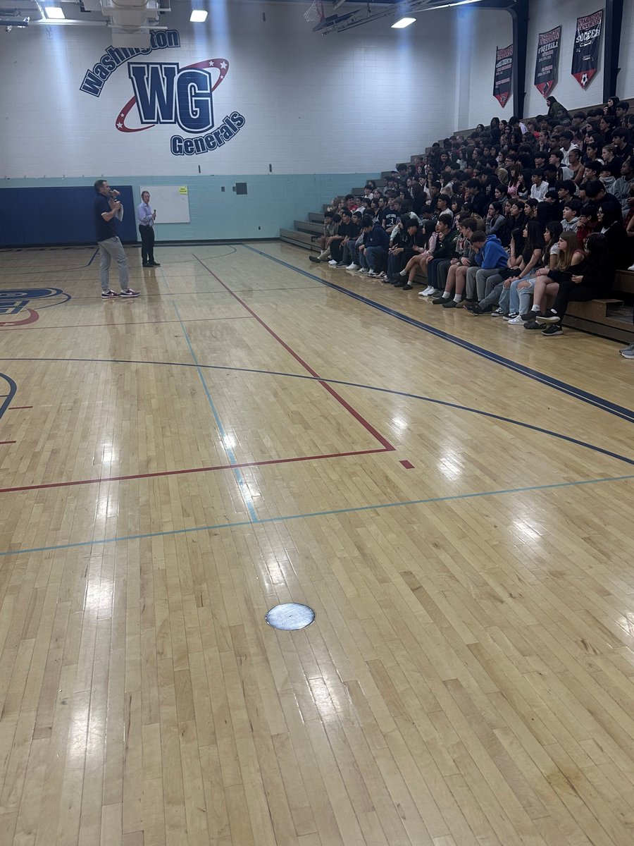 Big thanks to Mr. Buckley and the incredible high school coaches who visited Washington to share all the amazing opportunities at West High! 🏈🏀⚽

Our students learned so much—and we’re especially excited that ALL summer camps are FREE! 

#129Family #GetInvolved #TheGeneralWay
