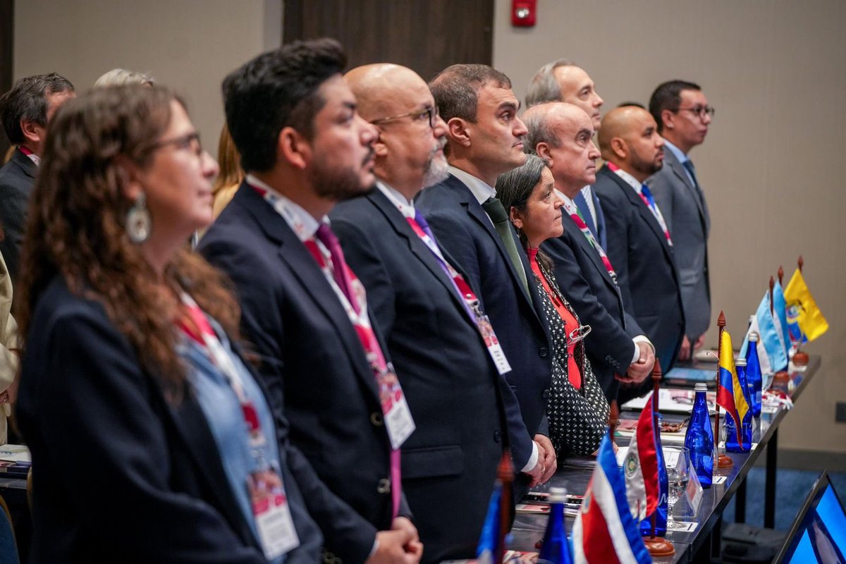 🇨🇴 [COLOMBIA] En el marco del Lanzamiento del Informe GEM 2025 sobre liderazgo y educación en América Latina: Liderar para la democracia, organizado por <a href="/Mineducacion/">MinEducación</a>, <a href="/GEMReport/">Global Education Monitoring Report UNESCO</a>, <a href="/ColombiaOEI/">OEI Colombia 🇨🇴</a> y <a href="/OEIEcuador/">OEI Ecuador</a>, el viceministro de Educación, <a href="/pepejos66/">José Flores Jácome</a>, participó en el panel Diálogo