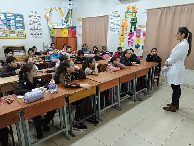 80 niños de Coronel Bogado, Itapúa, recibieron charla sobre hábitos y alimentación saludable en el marco del programa Hambre Cero. La actividad fue organizada por el Hospital Distrital de Coronel Bogado y busca fomentar prácticas saludables en escolares. <a href="/MECpy/">MECpy</a> <a href="/msaludpy/">Ministerio de Salud</a>